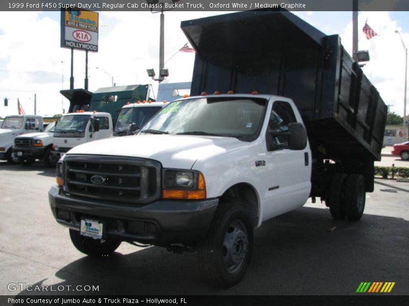 Oxford White / Medium Graphite 1999 Ford F450 Super Duty XL Regular Cab Chassis Bucket Truck