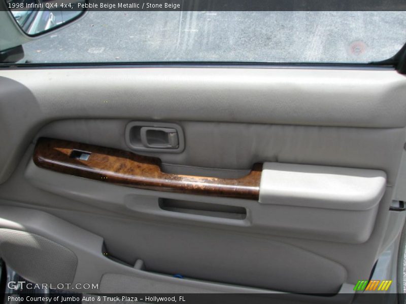 Pebble Beige Metallic / Stone Beige 1998 Infiniti QX4 4x4