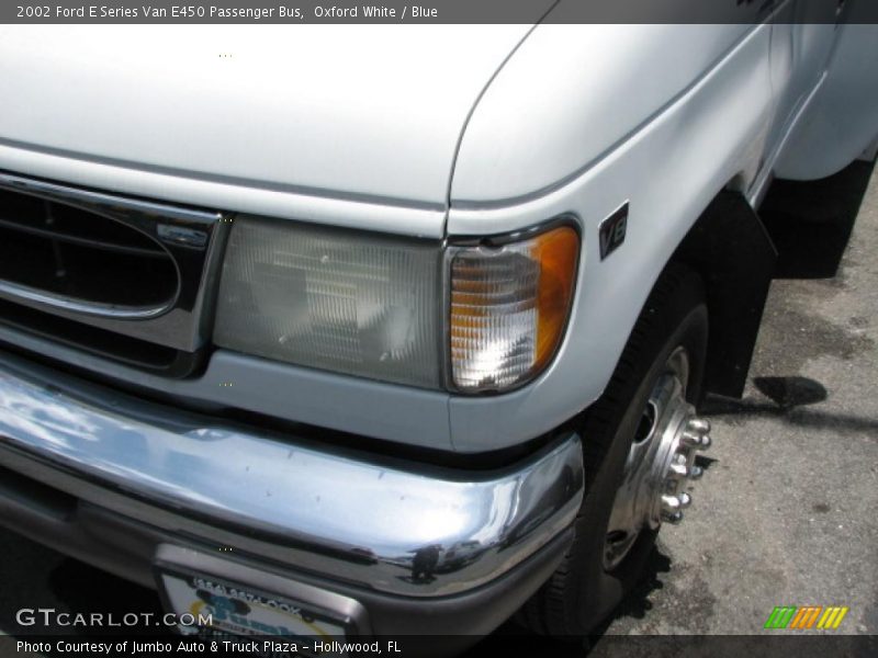 Oxford White / Blue 2002 Ford E Series Van E450 Passenger Bus