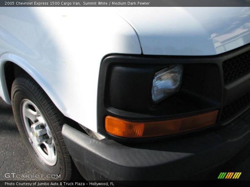 Summit White / Medium Dark Pewter 2005 Chevrolet Express 1500 Cargo Van