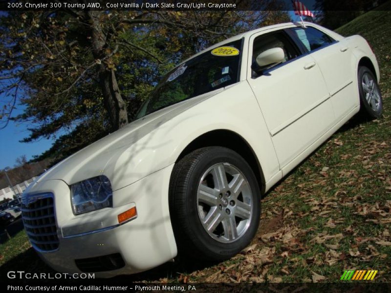 Cool Vanilla / Dark Slate Gray/Light Graystone 2005 Chrysler 300 Touring AWD