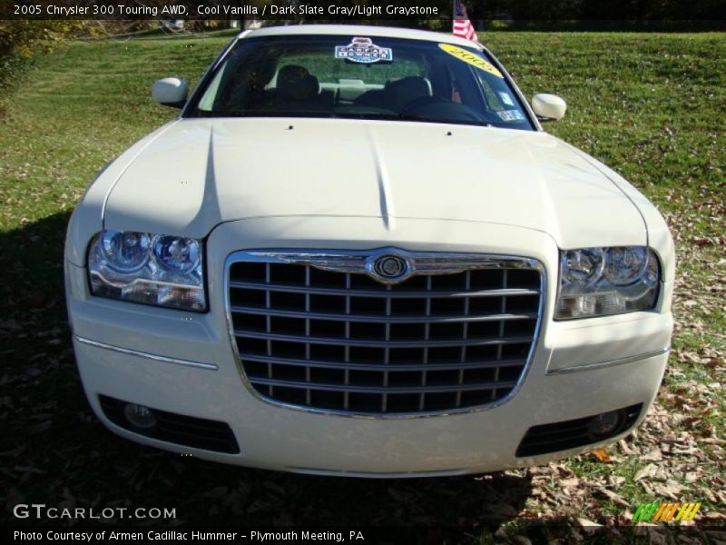 Cool Vanilla / Dark Slate Gray/Light Graystone 2005 Chrysler 300 Touring AWD