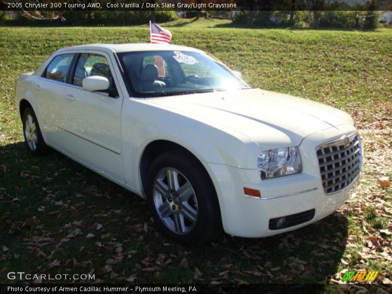 Cool Vanilla / Dark Slate Gray/Light Graystone 2005 Chrysler 300 Touring AWD