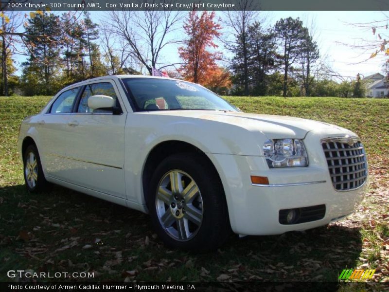Cool Vanilla / Dark Slate Gray/Light Graystone 2005 Chrysler 300 Touring AWD