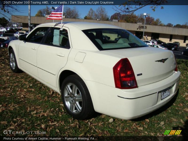Cool Vanilla / Dark Slate Gray/Light Graystone 2005 Chrysler 300 Touring AWD
