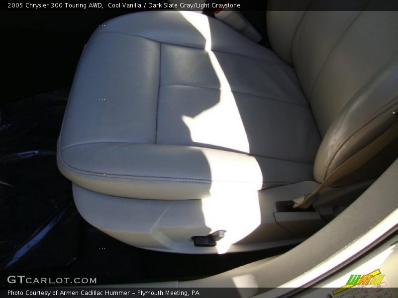 Cool Vanilla / Dark Slate Gray/Light Graystone 2005 Chrysler 300 Touring AWD