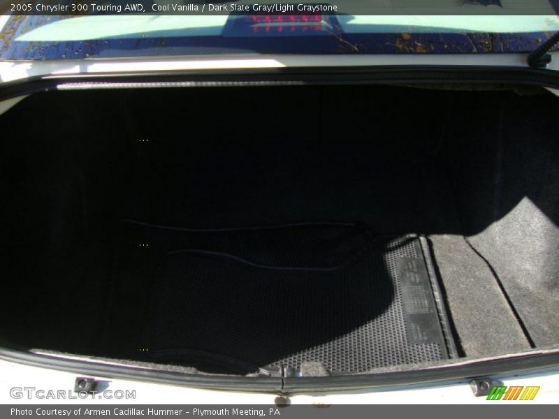 Cool Vanilla / Dark Slate Gray/Light Graystone 2005 Chrysler 300 Touring AWD