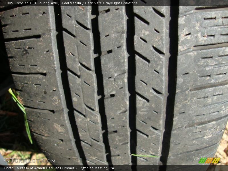 Cool Vanilla / Dark Slate Gray/Light Graystone 2005 Chrysler 300 Touring AWD