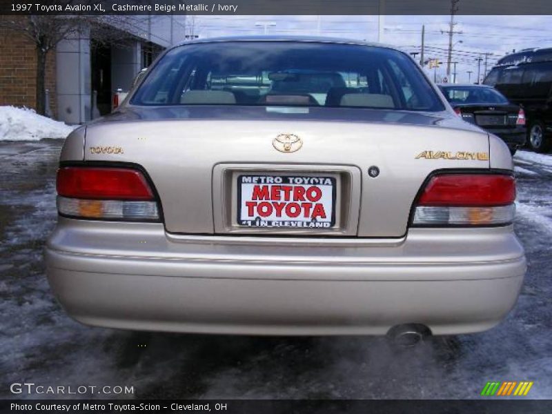 Cashmere Beige Metallic / Ivory 1997 Toyota Avalon XL