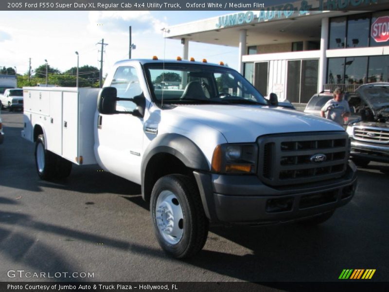 Oxford White / Medium Flint 2005 Ford F550 Super Duty XL Regular Cab 4x4 Utility Truck