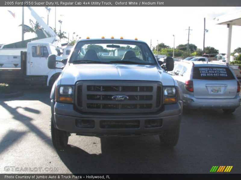 Oxford White / Medium Flint 2005 Ford F550 Super Duty XL Regular Cab 4x4 Utility Truck