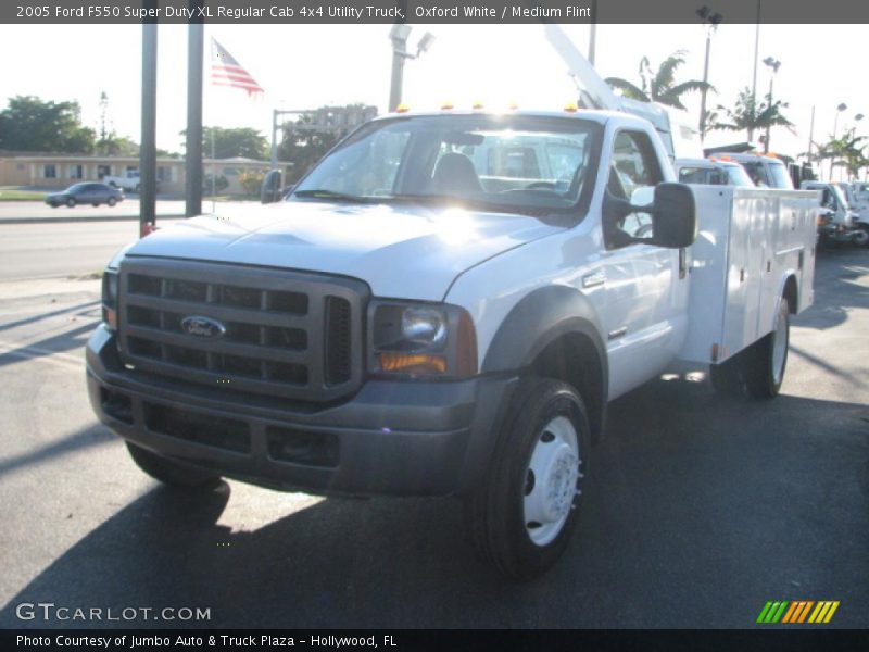 Oxford White / Medium Flint 2005 Ford F550 Super Duty XL Regular Cab 4x4 Utility Truck