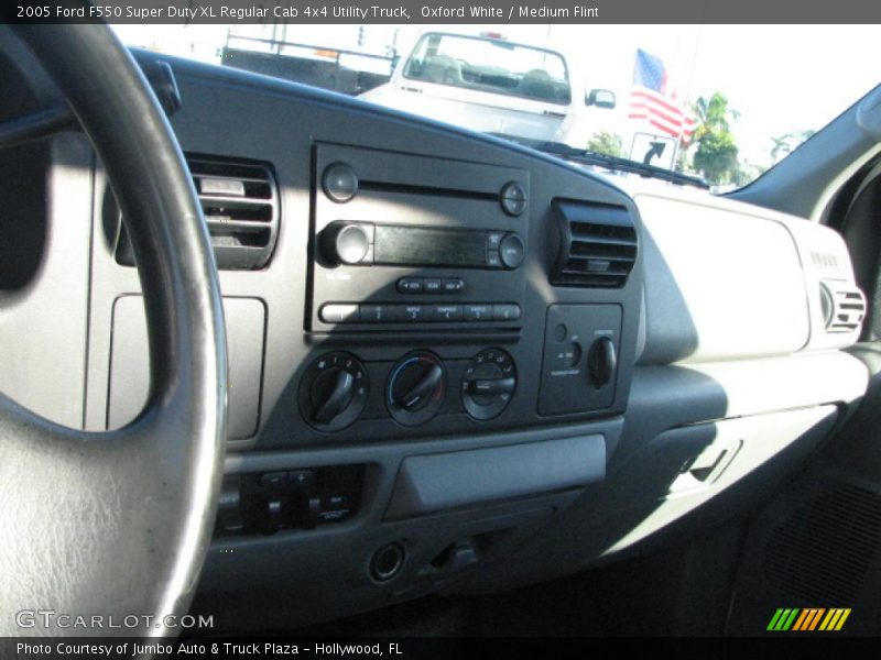 Oxford White / Medium Flint 2005 Ford F550 Super Duty XL Regular Cab 4x4 Utility Truck