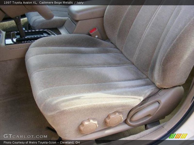Cashmere Beige Metallic / Ivory 1997 Toyota Avalon XL