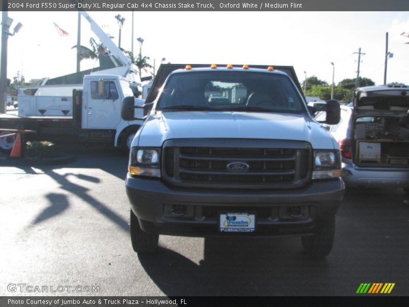 Oxford White / Medium Flint 2004 Ford F550 Super Duty XL Regular Cab 4x4 Chassis Stake Truck