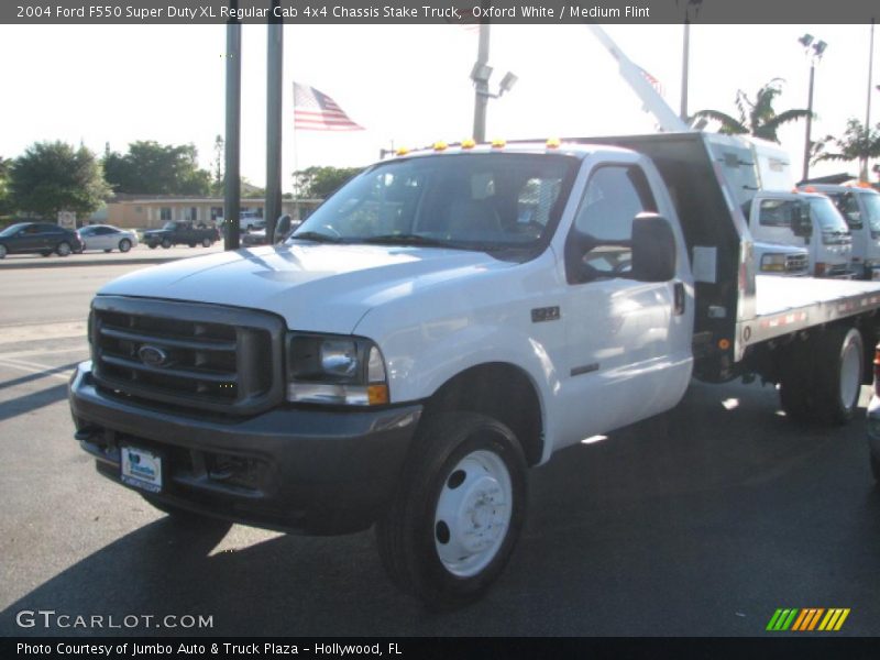 Oxford White / Medium Flint 2004 Ford F550 Super Duty XL Regular Cab 4x4 Chassis Stake Truck