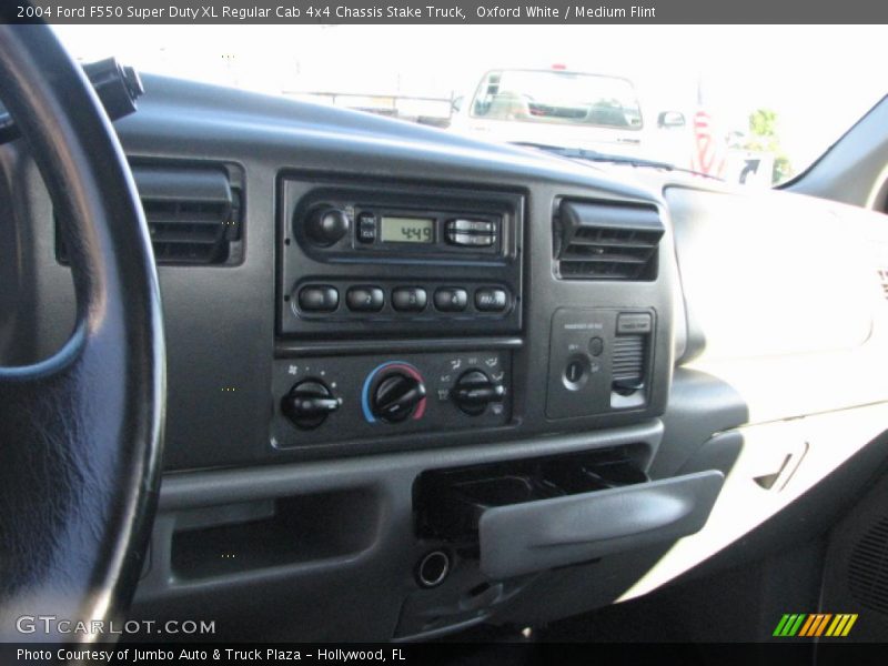 Oxford White / Medium Flint 2004 Ford F550 Super Duty XL Regular Cab 4x4 Chassis Stake Truck