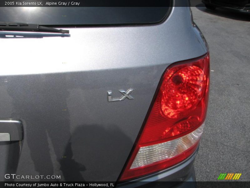 Alpine Gray / Gray 2005 Kia Sorento LX