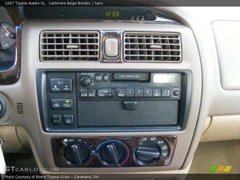 Cashmere Beige Metallic / Ivory 1997 Toyota Avalon XL