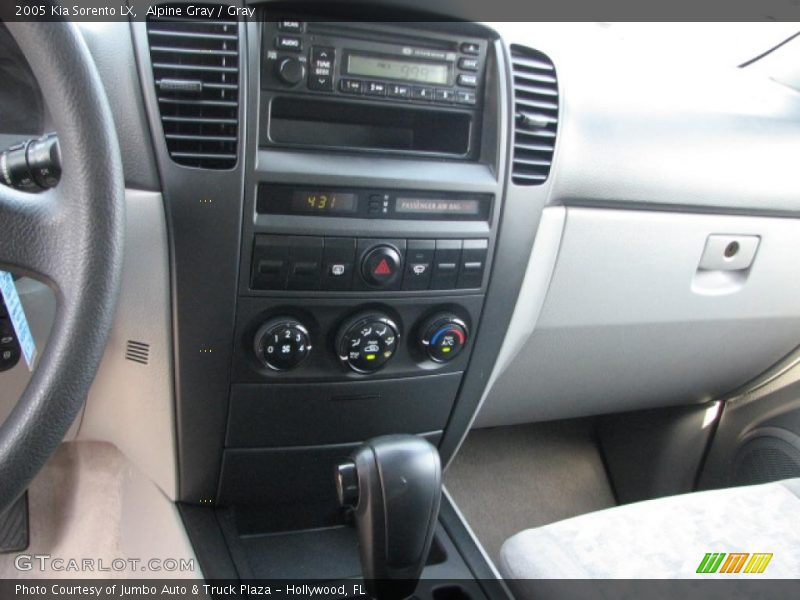 Alpine Gray / Gray 2005 Kia Sorento LX