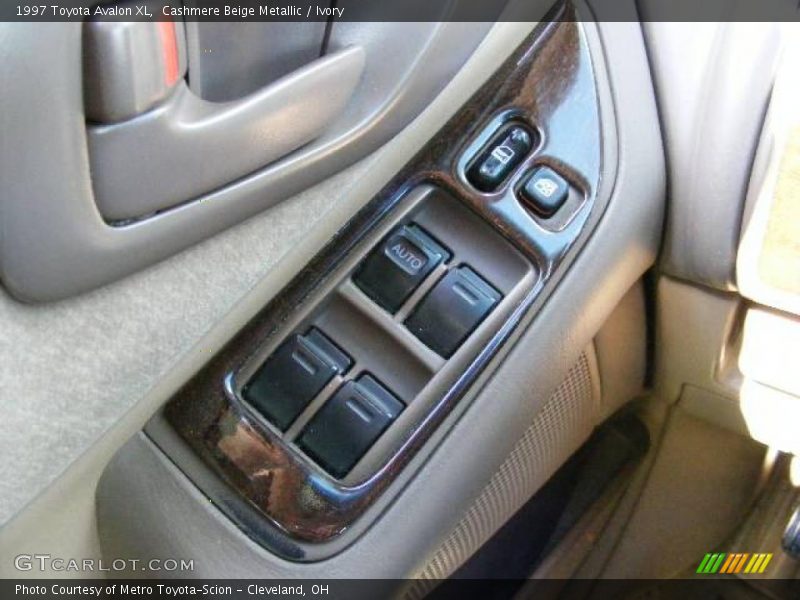 Cashmere Beige Metallic / Ivory 1997 Toyota Avalon XL