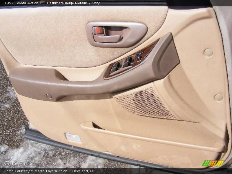 Cashmere Beige Metallic / Ivory 1997 Toyota Avalon XL