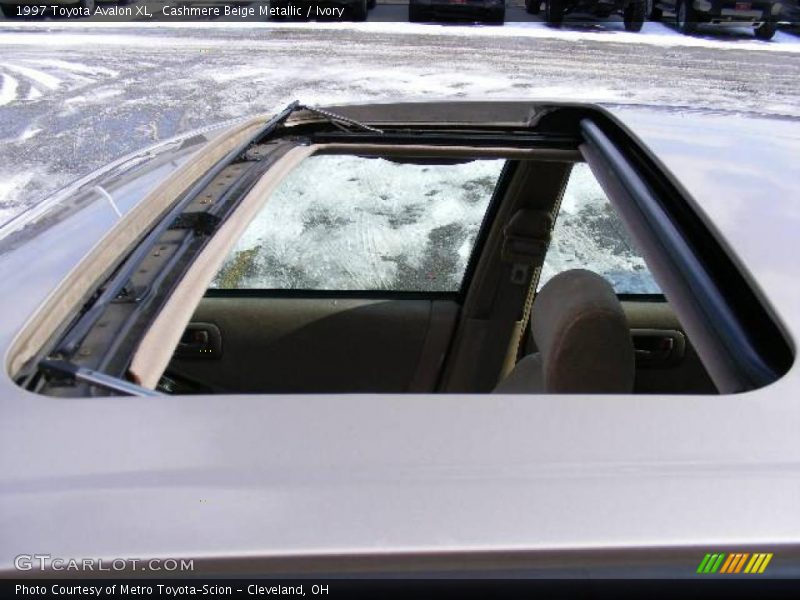 Cashmere Beige Metallic / Ivory 1997 Toyota Avalon XL