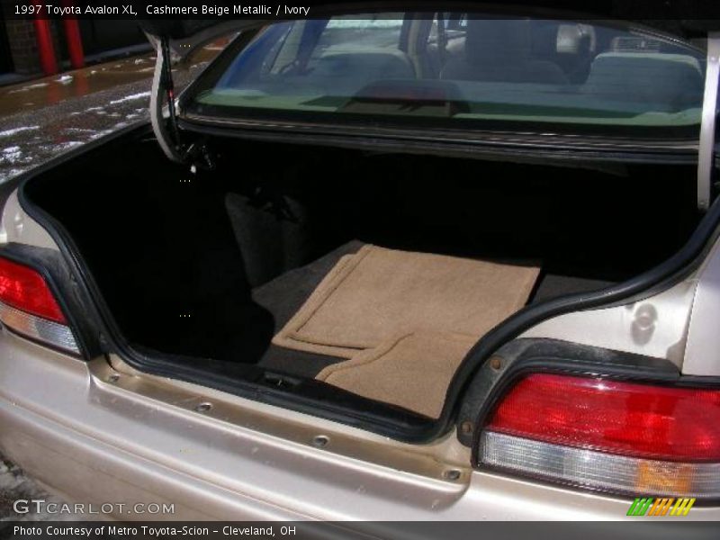 Cashmere Beige Metallic / Ivory 1997 Toyota Avalon XL
