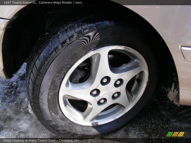Cashmere Beige Metallic / Ivory 1997 Toyota Avalon XL