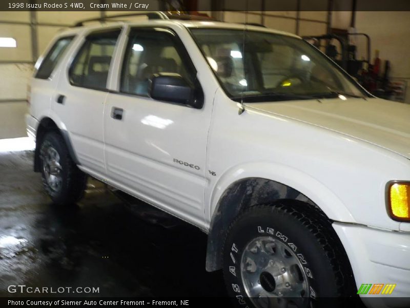Cream White / Gray 1998 Isuzu Rodeo S 4WD