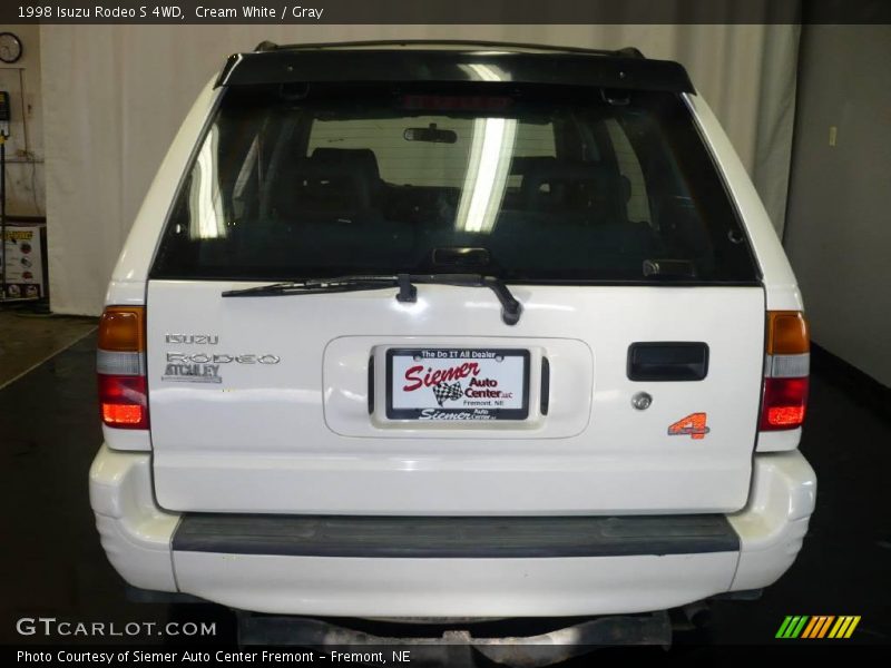 Cream White / Gray 1998 Isuzu Rodeo S 4WD