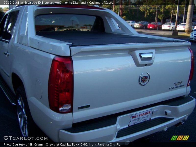 White Diamond / Cashmere/Cocoa 2010 Cadillac Escalade EXT Luxury AWD