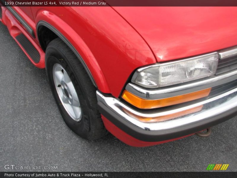 Victory Red / Medium Gray 1999 Chevrolet Blazer LS 4x4