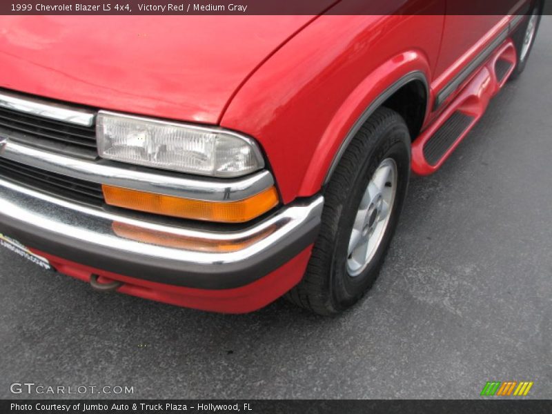 Victory Red / Medium Gray 1999 Chevrolet Blazer LS 4x4