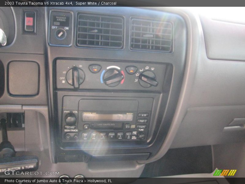 Super White / Charcoal 2003 Toyota Tacoma V6 Xtracab 4x4