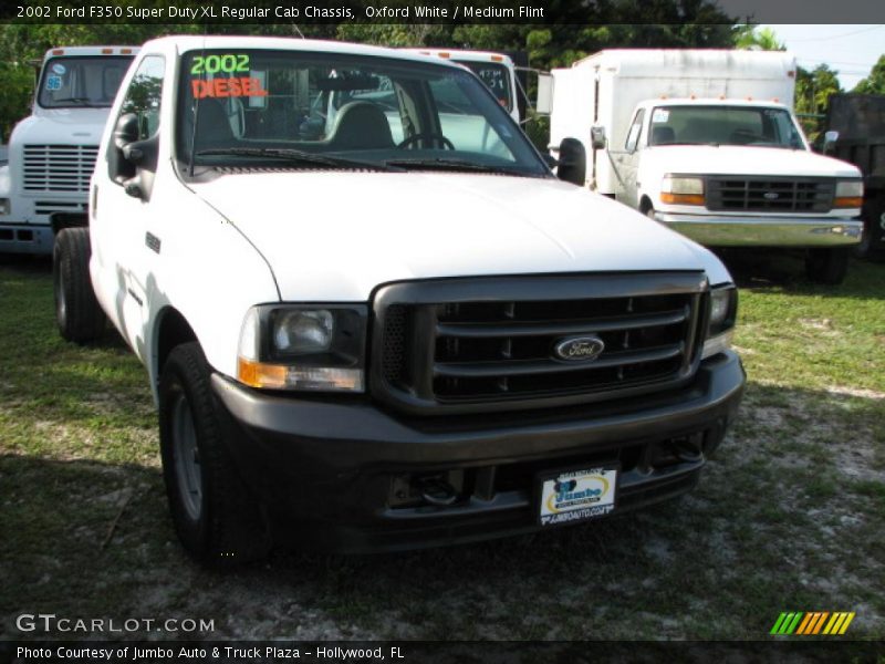 Oxford White / Medium Flint 2002 Ford F350 Super Duty XL Regular Cab Chassis