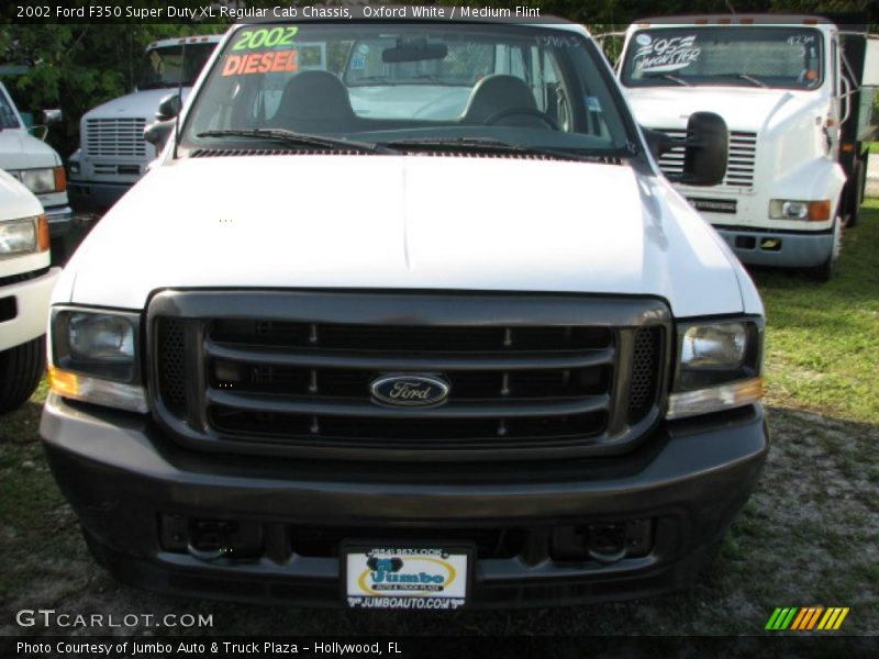 Oxford White / Medium Flint 2002 Ford F350 Super Duty XL Regular Cab Chassis