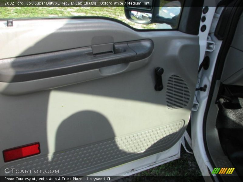 Oxford White / Medium Flint 2002 Ford F350 Super Duty XL Regular Cab Chassis