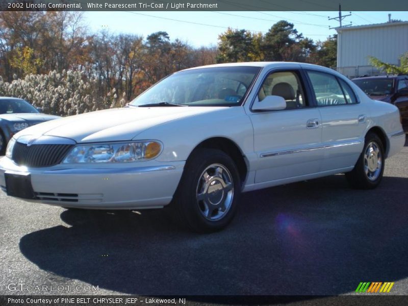 White Pearescent Tri-Coat / Light Parchment 2002 Lincoln Continental