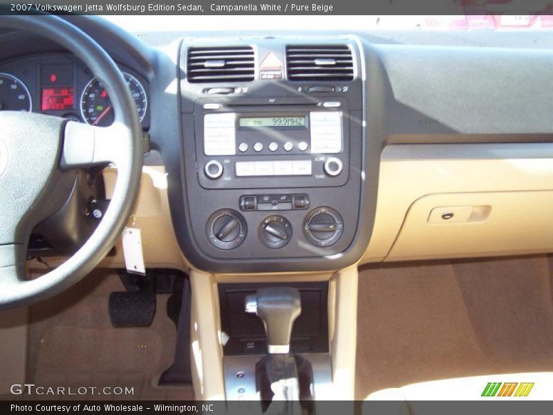 Campanella White / Pure Beige 2007 Volkswagen Jetta Wolfsburg Edition Sedan