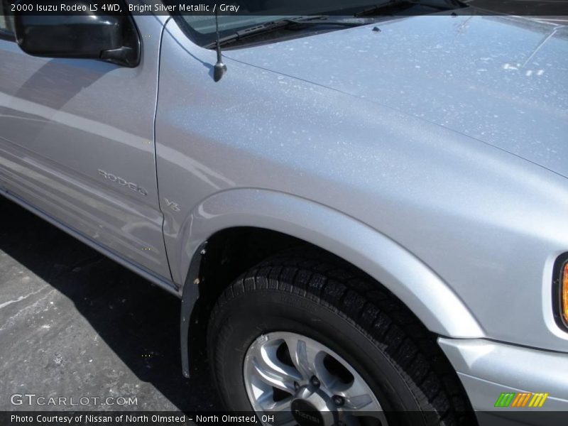 Bright Silver Metallic / Gray 2000 Isuzu Rodeo LS 4WD