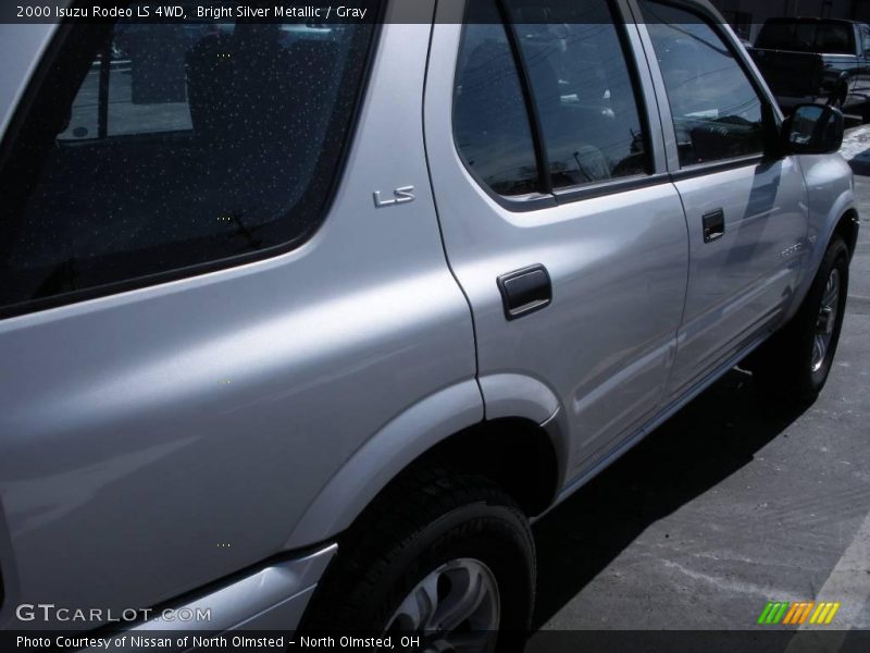 Bright Silver Metallic / Gray 2000 Isuzu Rodeo LS 4WD