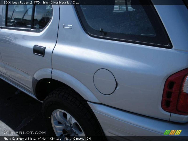 Bright Silver Metallic / Gray 2000 Isuzu Rodeo LS 4WD