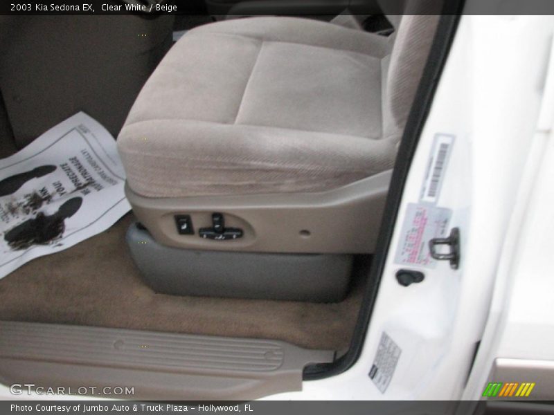 Clear White / Beige 2003 Kia Sedona EX