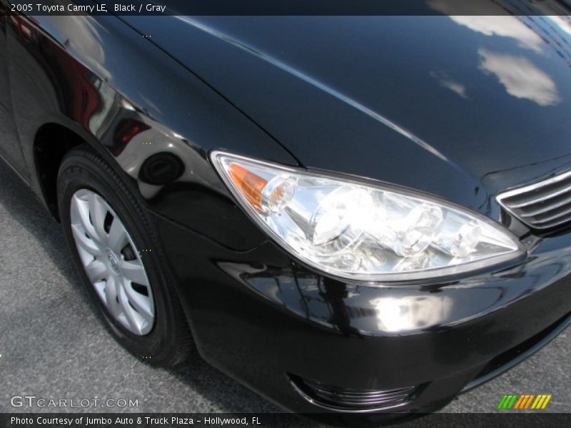 Black / Gray 2005 Toyota Camry LE