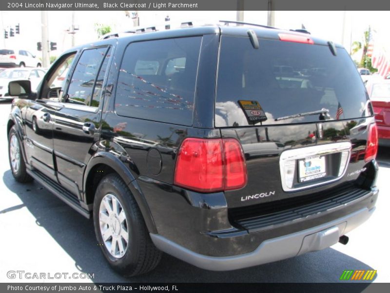 Black Clearcoat / Light Parchment 2004 Lincoln Navigator Ultimate