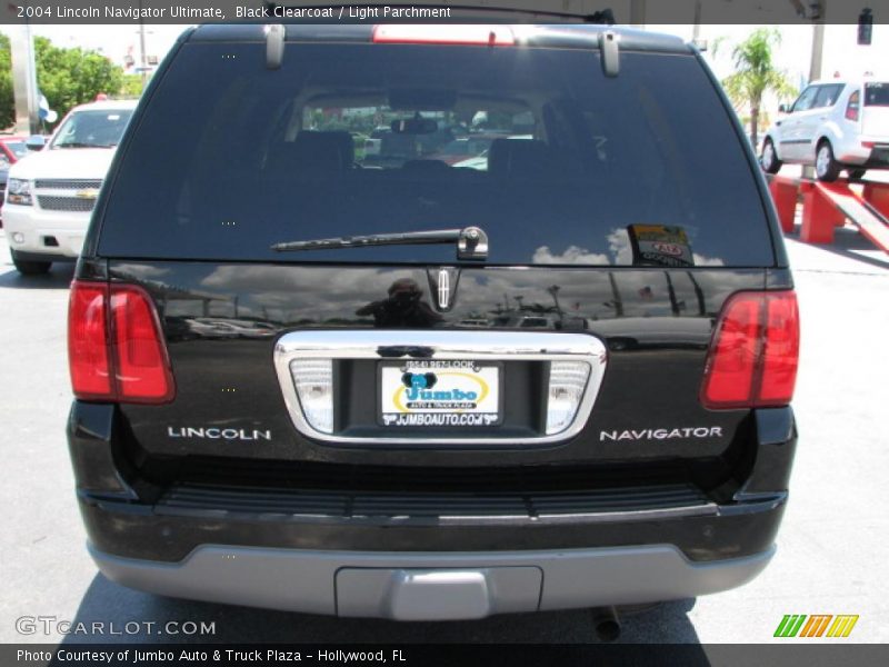 Black Clearcoat / Light Parchment 2004 Lincoln Navigator Ultimate