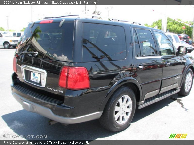 Black Clearcoat / Light Parchment 2004 Lincoln Navigator Ultimate