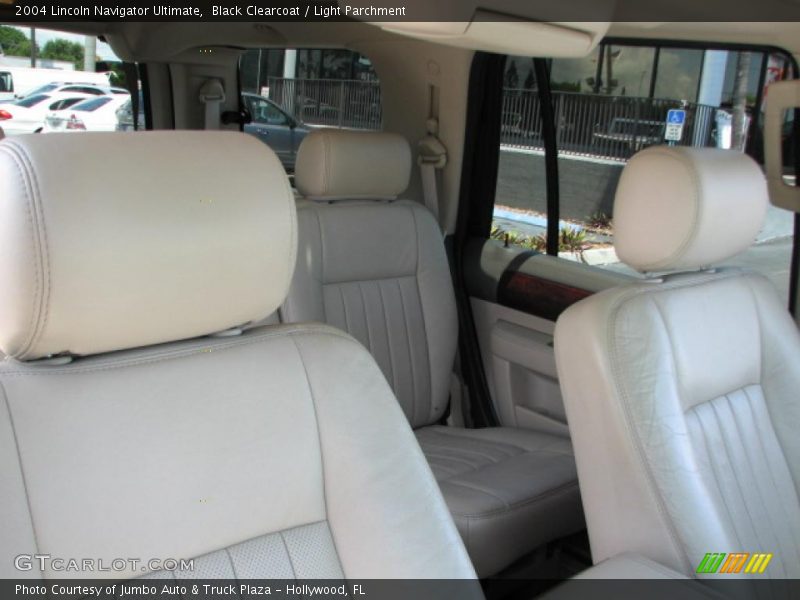  2004 Navigator Ultimate Light Parchment Interior