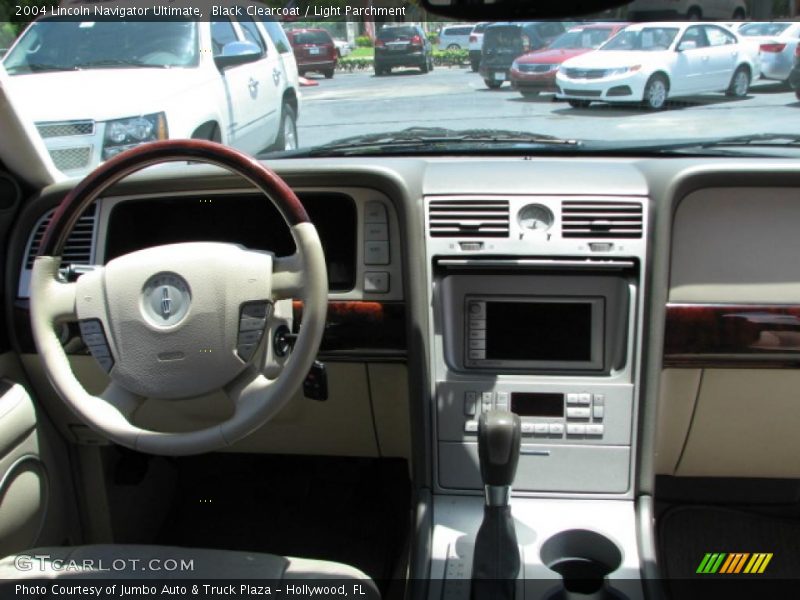 Black Clearcoat / Light Parchment 2004 Lincoln Navigator Ultimate